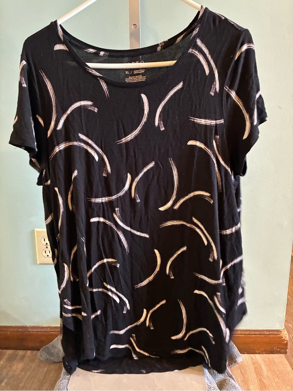 Apt. 9 Black Short-Sleeve Top with White Brushstroke Print